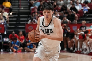 麦穗丰：杨瀚森的松弛感很棒 他在享受比赛&amp;而不是苦大仇深卖力气