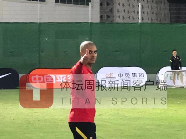 乐鱼体育APP下载地址-国足转战西亚1个月进入备战快车道 阿兰光头抢眼
